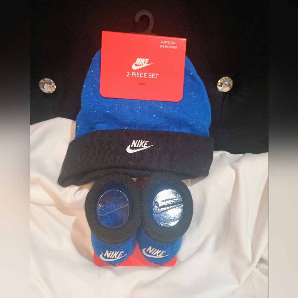 New Nike Blue and Black Newborn 2-Piece Hat & Booties Set 0-6 Months